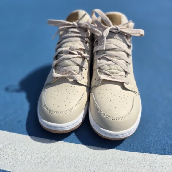 Jordan 1 Mid Utility Fleece Pearl White (GS) - Youth 5.5 - Picture 3 of 7